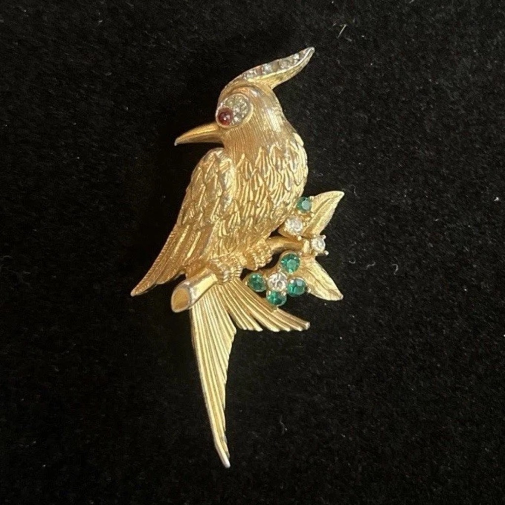 Boucher #7470 Bird On Branch Brooch Gold Tone Green,Red,Clear Rhinestones Vtg Mc